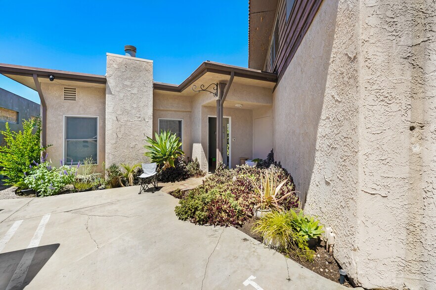 More Photos Of 23951 Craftsman Rd, Calabasas Office Residential For Sale