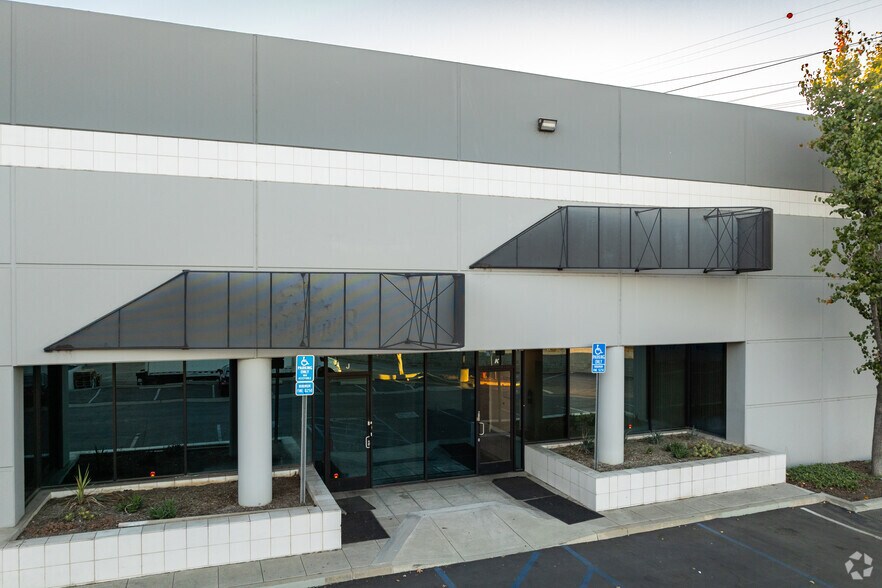 More Photos Of 365 Cloverleaf Dr, Baldwin Park Unknown For Lease