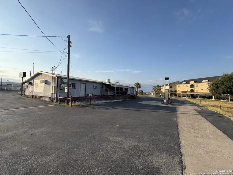 More Photos Of 7116 Texas R 2, Del Rio Convenience Store For Sale