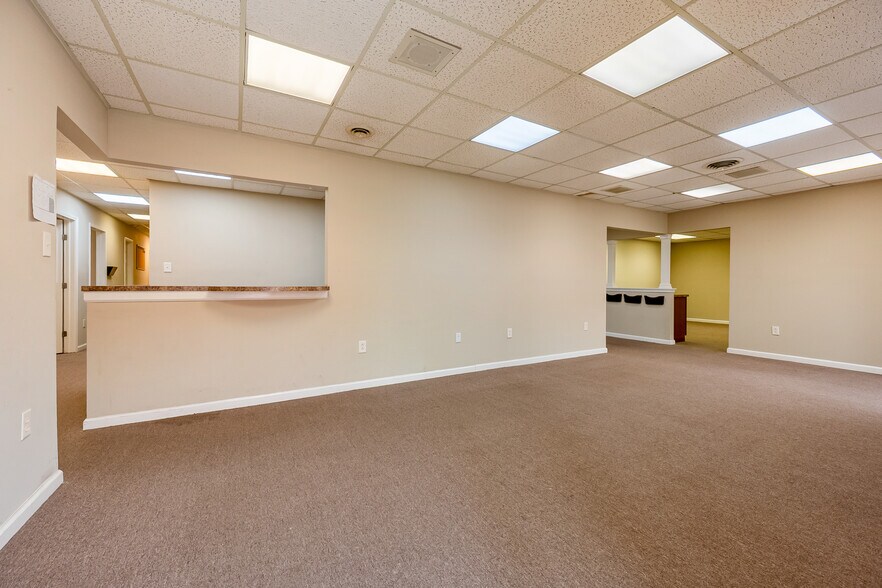 More Photos Of 65 E Main St, Pulaski Coworking Space