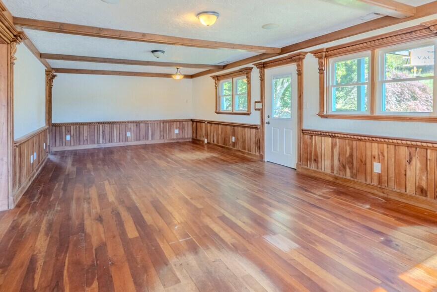 More Photos Of 8356 Sylva Rd, Franklin Office For Sale