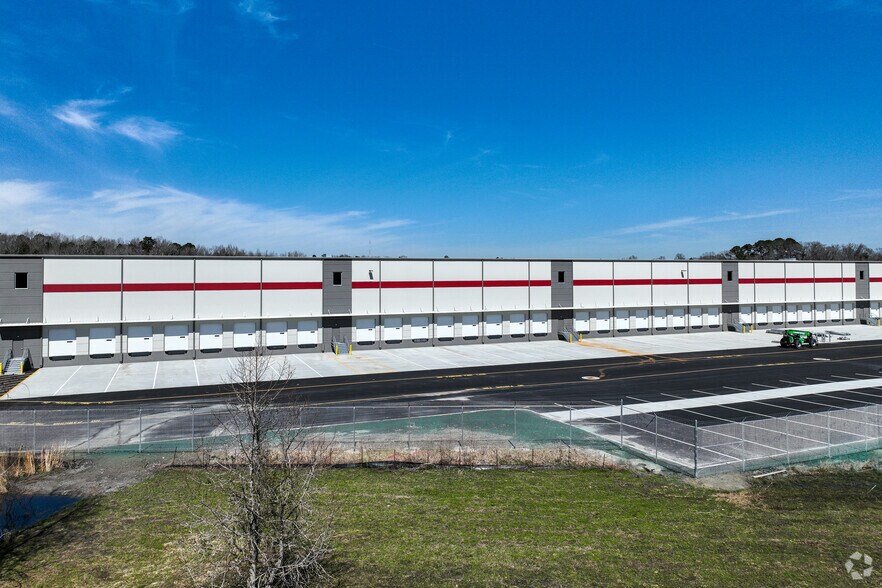 More Photos Of 1996 Northgate Commerce Pky, Suffolk Distribution For Lease