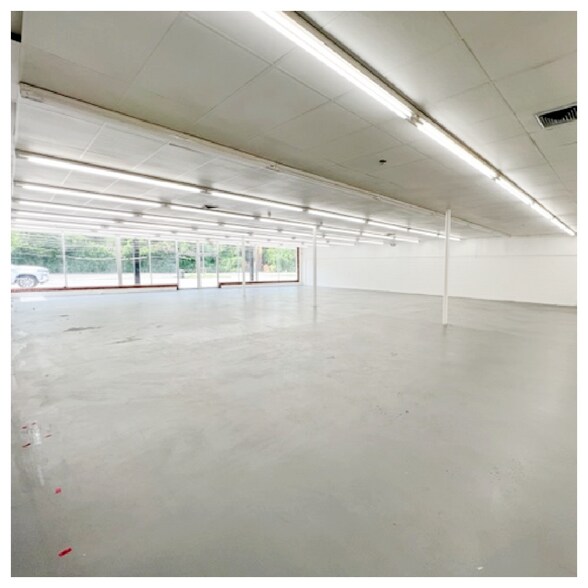 More Photos Of 6508-6516 W Jackson St, Pensacola Storefront For Sale