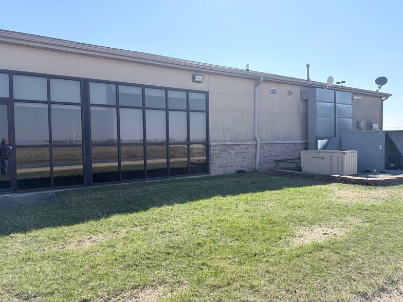 More Photos Of 150 N Prairie View Dr, Manteno General Retail For Sale