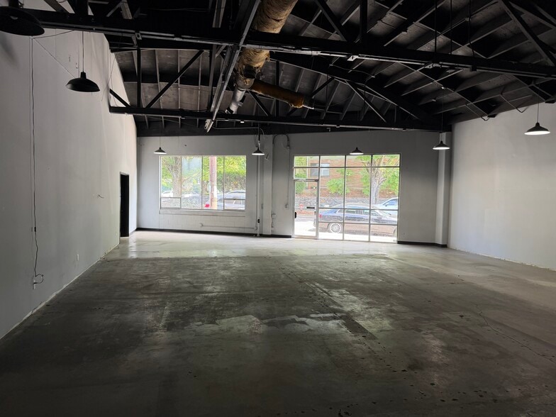 More Photos Of 535 NE 28th Ave, Portland Showroom For Lease