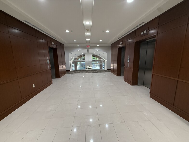 More Photos Of 1560 Sawgrass Corporate Pkwy, Sunrise Office For Lease