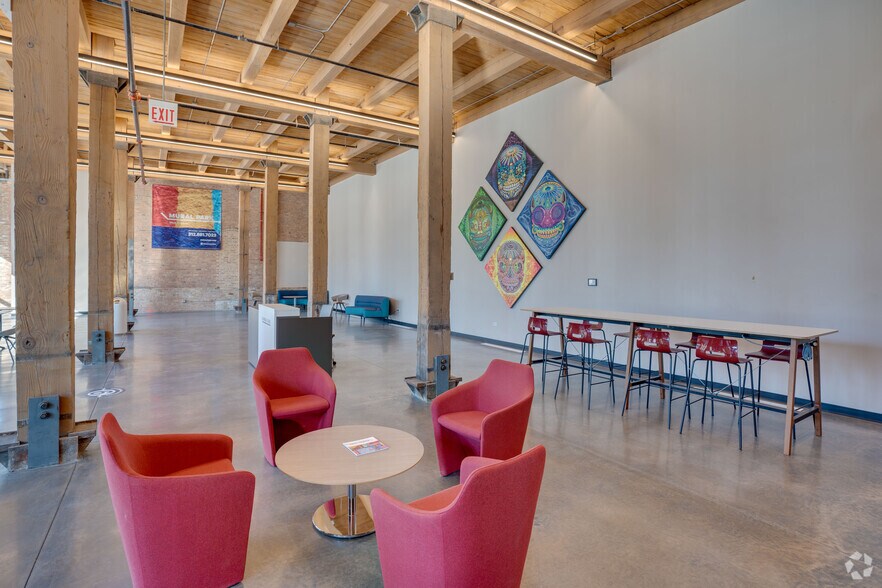 More Photos Of 924 W 19th Pl, Chicago Loft Creative Space For Lease