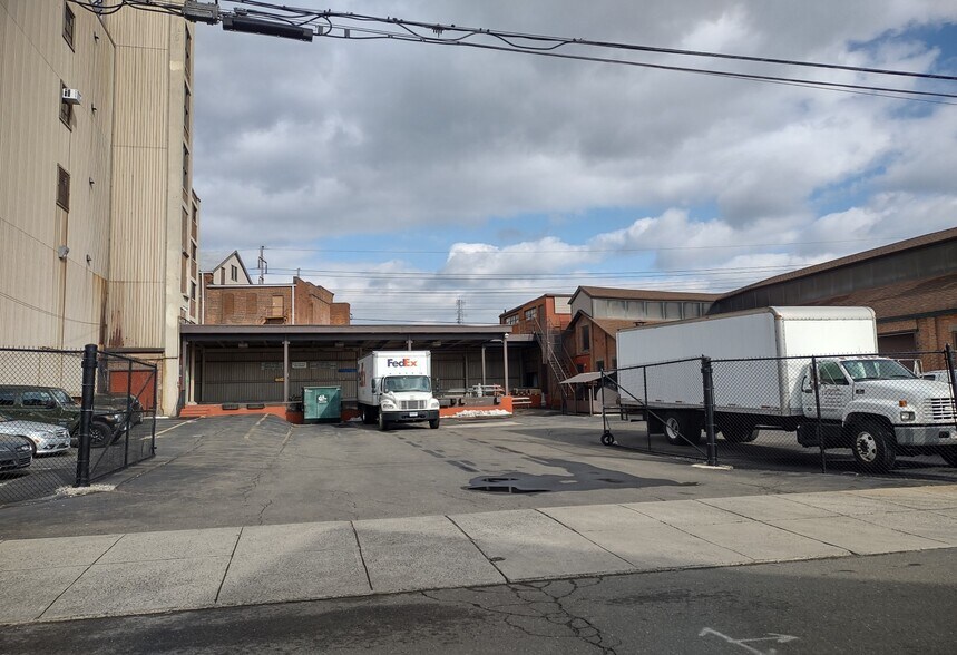 More Photos Of 275 Warren St, Bridgeport Warehouse For Sale