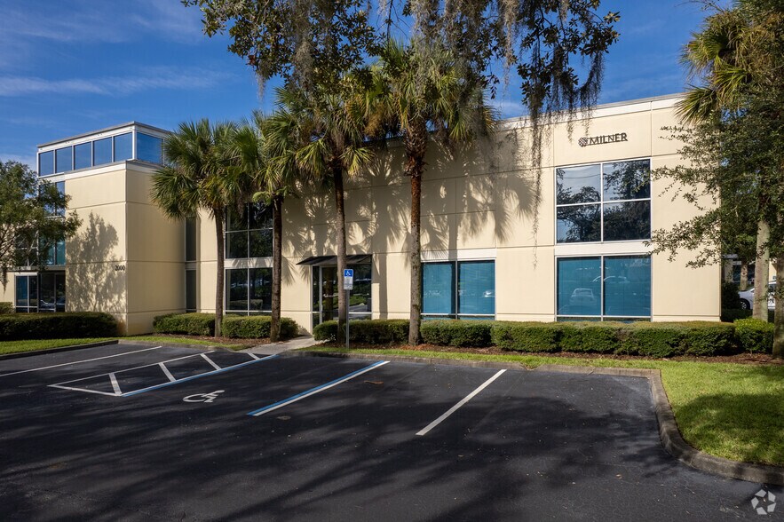 More Photos Of 2000 N Alafaya Trl, Orlando Office For Lease