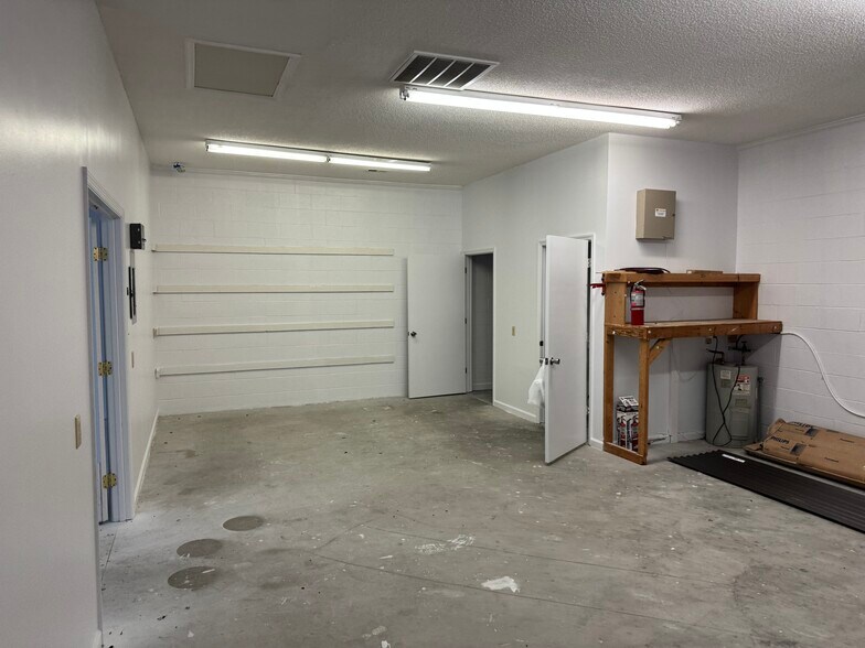More Photos Of 5211 Andrew Jackson Hwy E, Leland Freestanding For Sale