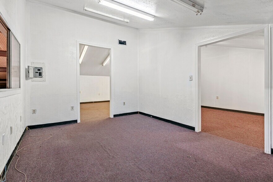 More Photos Of 25232 Hardin Store Rd, Magnolia Manufacturing For Lease