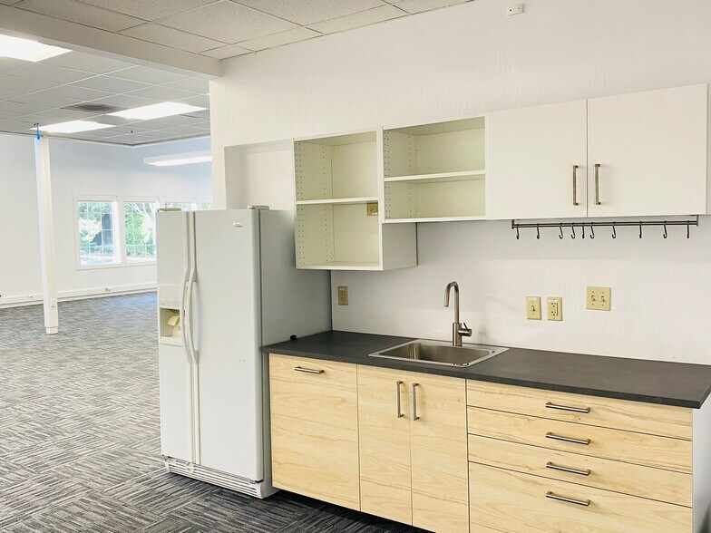 More Photos Of 1291-1295 Oakmead Pky, Sunnyvale Unknown For Lease