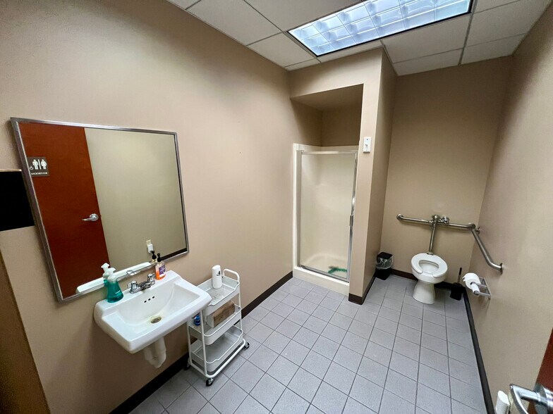 More Photos Of 2903-2915 Enterprise Dr, Anderson Office For Lease