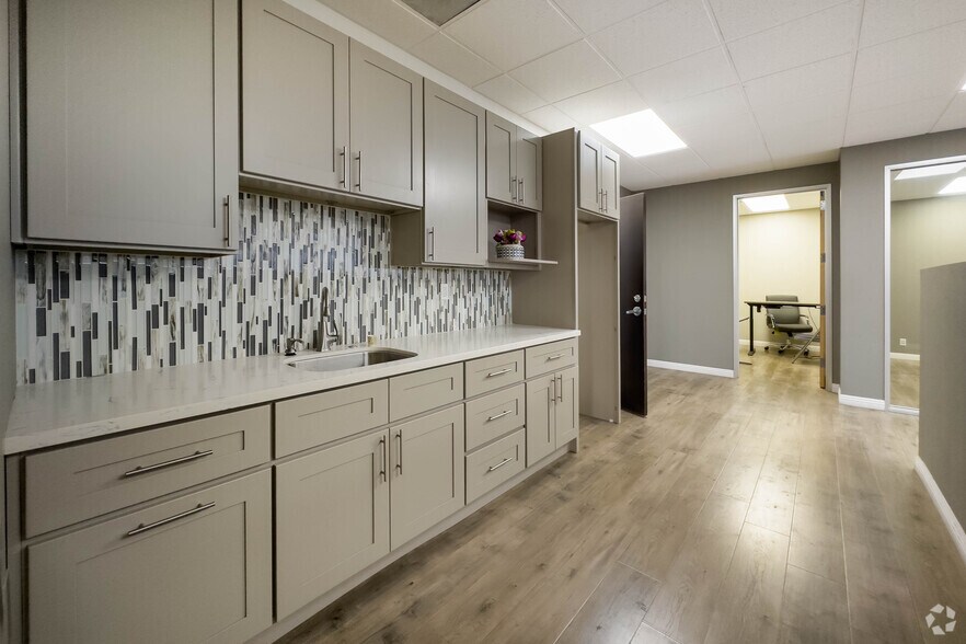 More Photos Of 140 S Flower St, Orange Medical For Lease