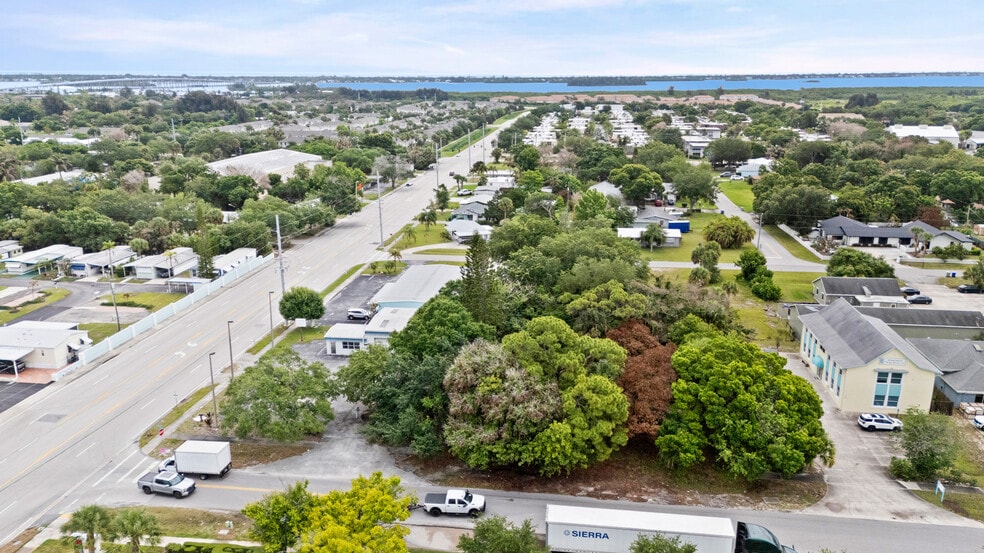 More Photos Of 725 12th St, Vero Beach Auto Repair For Sale