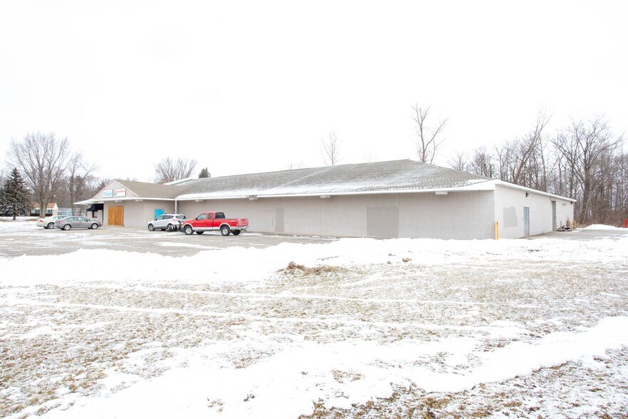 More Photos Of 6000 Lakeshore Rd, Fort Gratiot General Retail For Lease