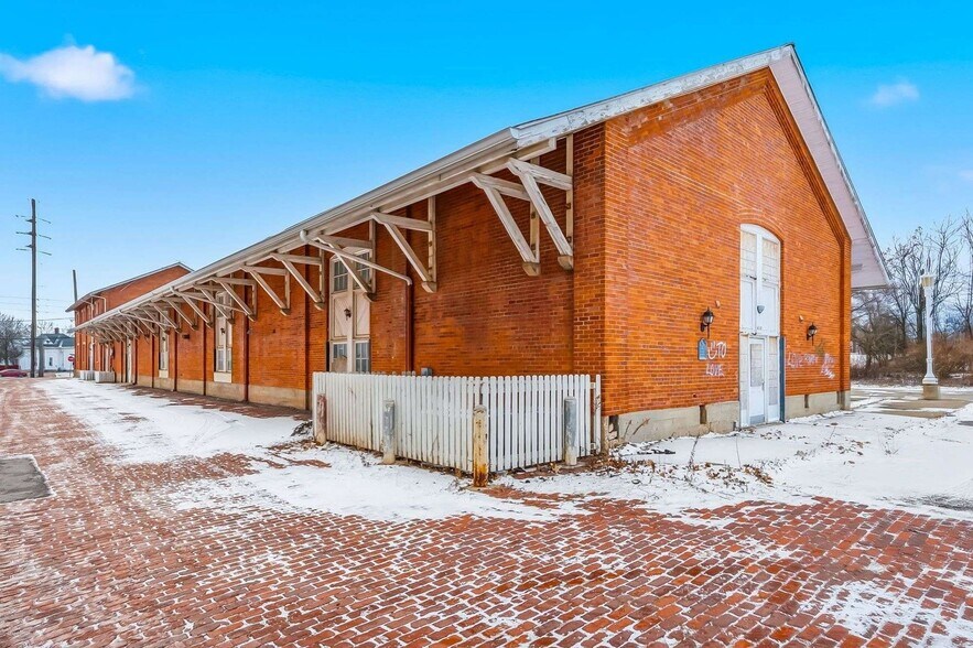 More Photos Of 412 E River St, Elyria Office For Sale