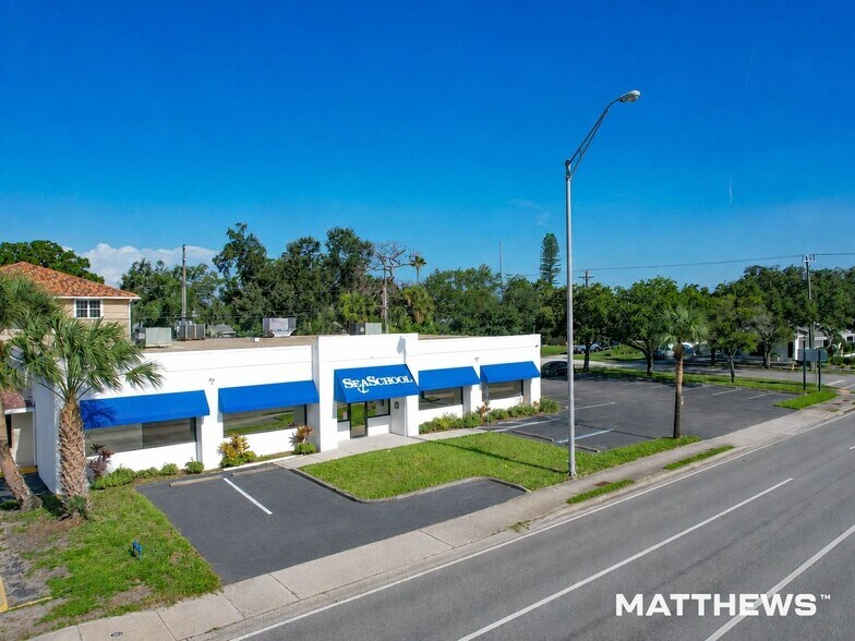 More Photos Of 8440 4th St N, Saint Petersburg Freestanding For Sale