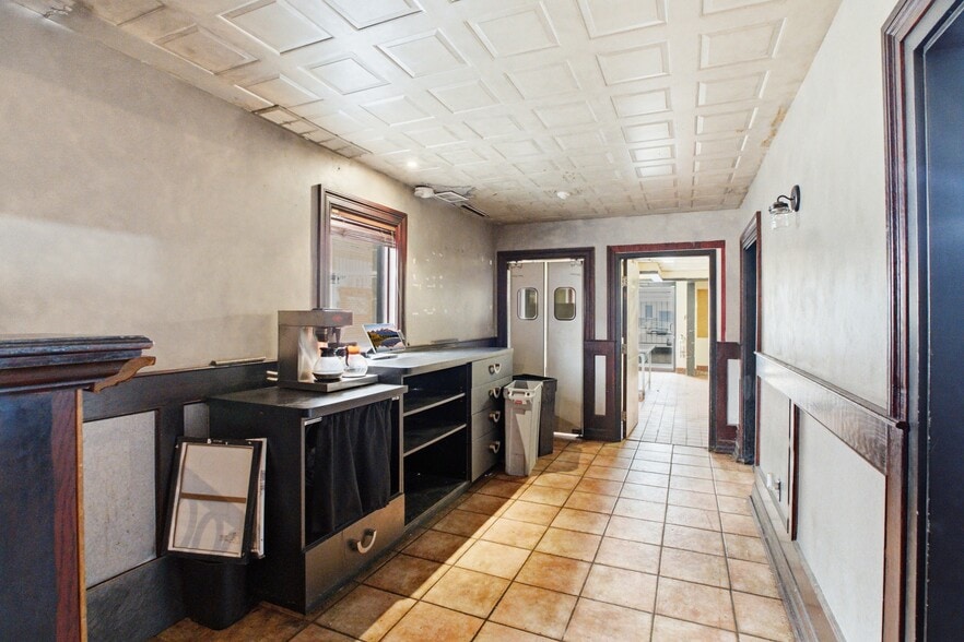 More Photos Of 297 Franklin St, Buffalo Restaurant For Lease