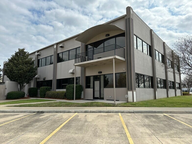 More Photos Of 4750 Sherwood Common Blvd, Baton Rouge Office For Lease