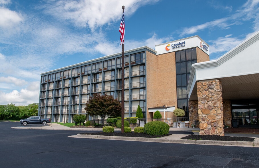 Primary Photo Of 100 Tower Dr, Danville Hotel For Sale