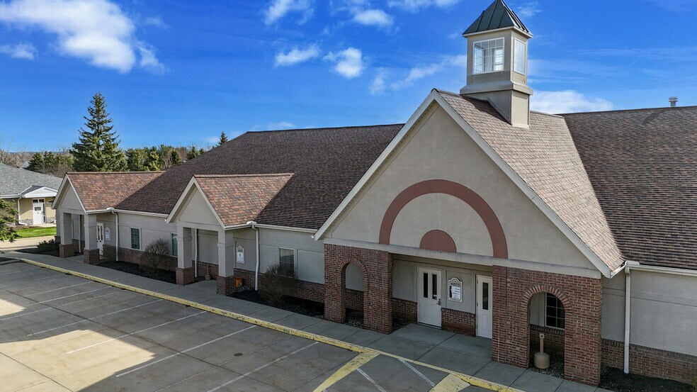 Primary Photo Of 4067-4083 N Jefferson St, Medina Medical For Lease