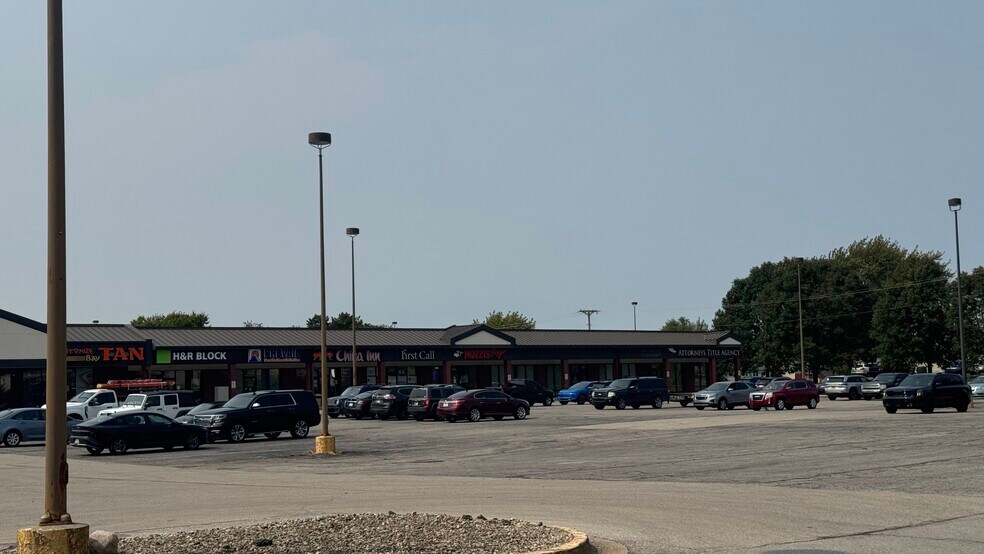 More Photos Of 1222-1346 N State St, Greenfield Unknown For Lease