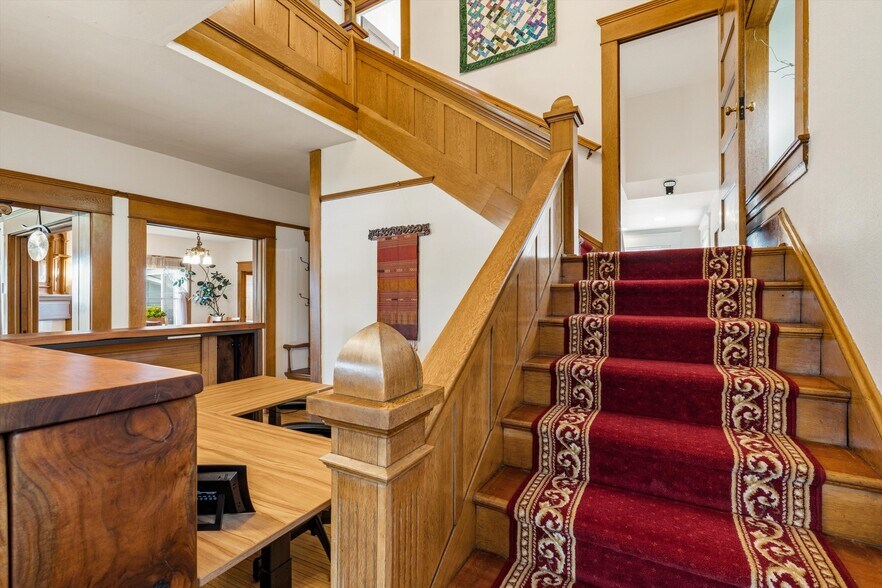 More Photos Of 340 NW 7th St, Corvallis Office Residential For Sale