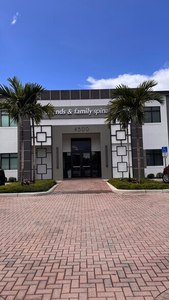 More Photos Of 4500-4500 N University Dr, Coral Springs Medical For Lease