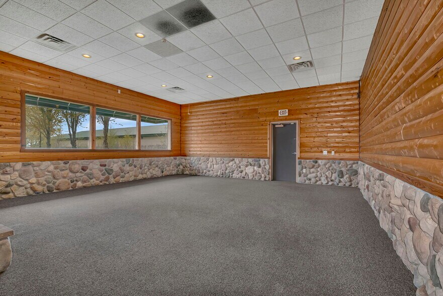 More Photos Of 14860 165th Ave, Becker Restaurant For Sale
