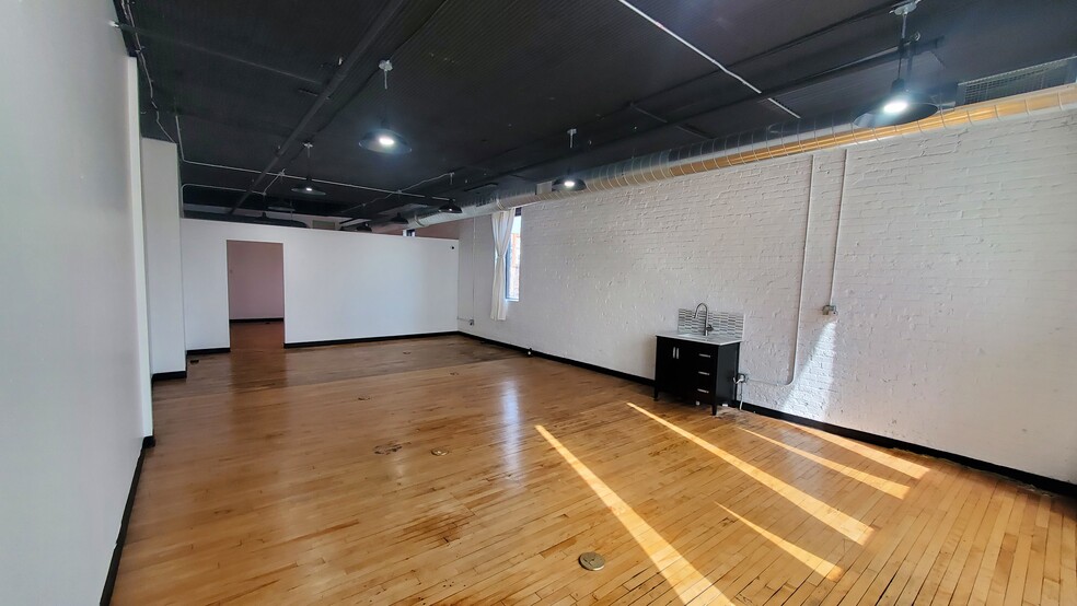 More Photos Of 609 S 10th St, Minneapolis Storefront Retail Office For Lease