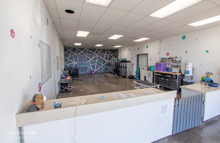 More Photos Of 2498 S Highway 97, Redmond Storefront Retail Office For Lease