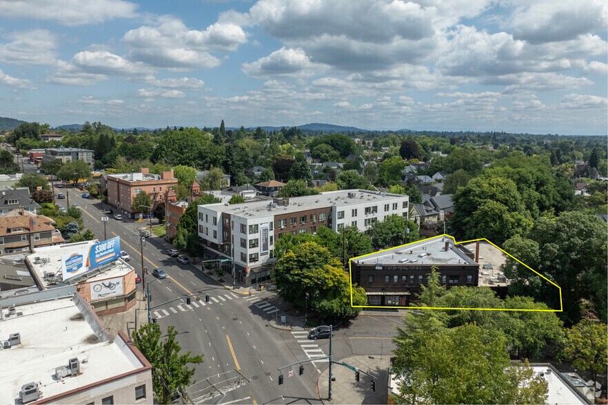 More Photos Of 1960 SE Hawthorne Blvd, Portland Apartments For Sale