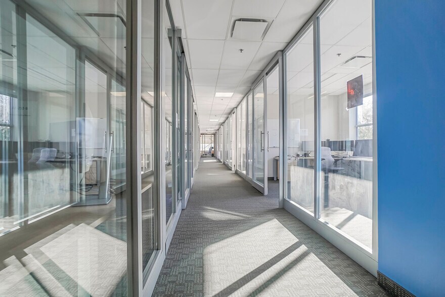 More Photos Of 7150 Rue Albert-Einstein, Montréal Office Residential For Lease