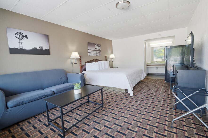 More Photos Of 100 W Wilson St, Valliant Hotel For Sale