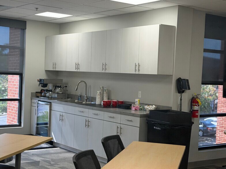 More Photos Of 1020 Monarch St, Lexington Office For Sale