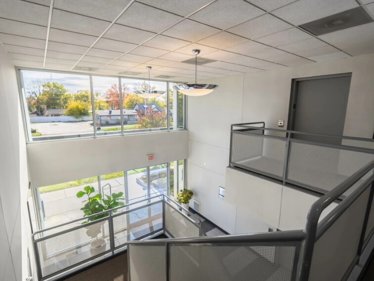 More Photos Of 17000 W Ten Mile Rd, Southfield Office For Sale