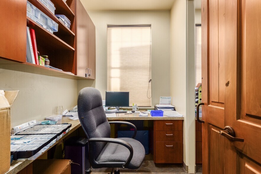 More Photos Of 261 W Duval Rd, Green Valley Medical For Sale