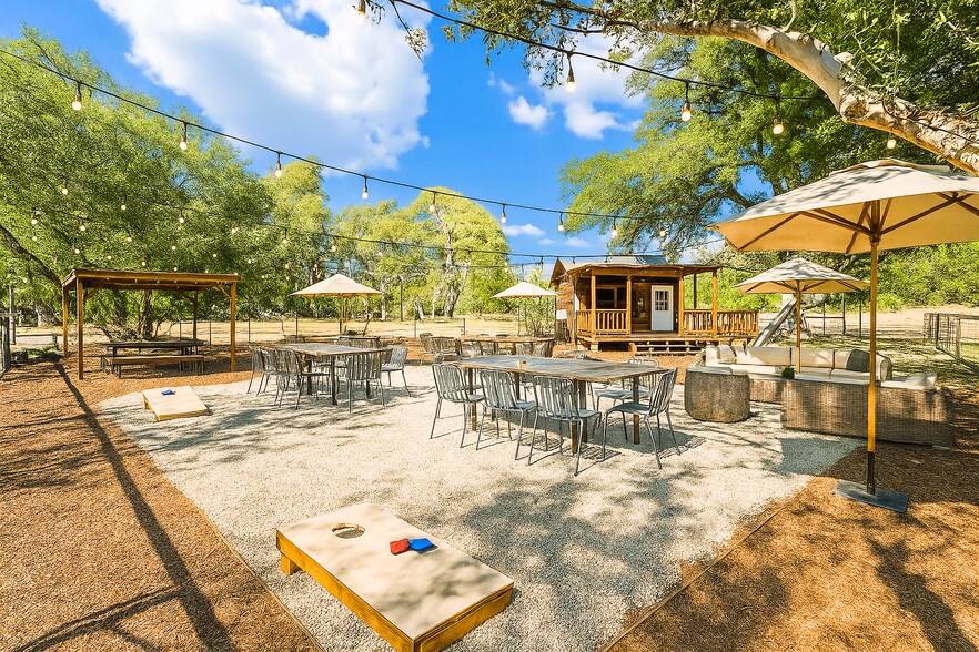 More Photos Of 9926 FM 1283, Lakehills Flex For Lease