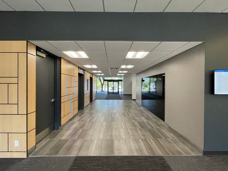 More Photos Of 1501 42nd St, West Des Moines Office For Lease