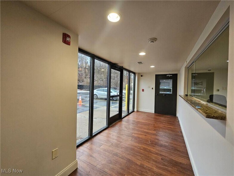 More Photos Of 1344 Cove Rd, Weirton Flex For Lease