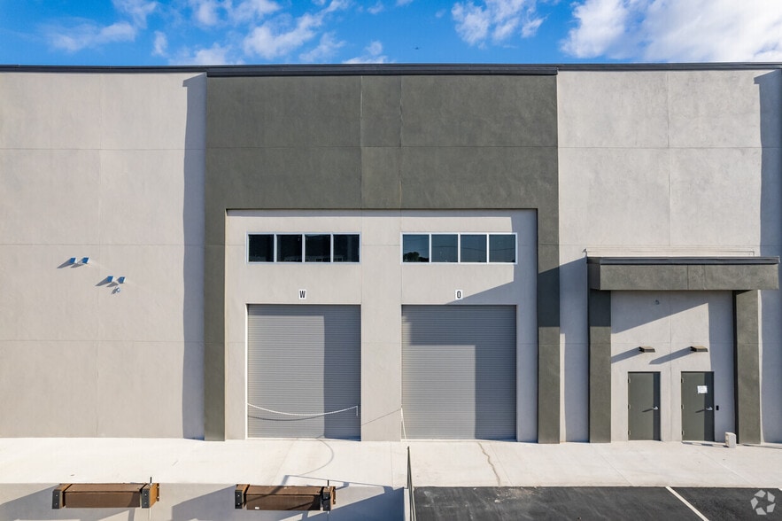 More Photos Of 5620 W Linebaugh Ave, Tampa Warehouse For Lease