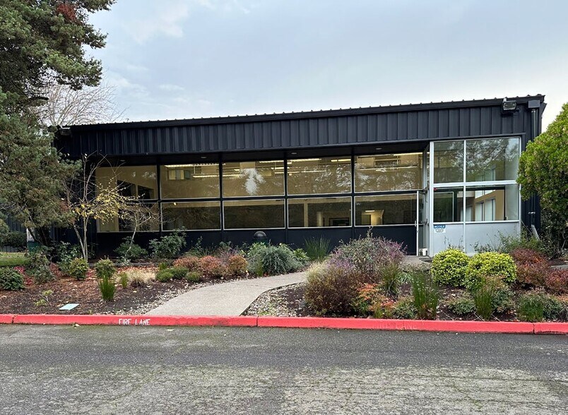 More Photos Of 10450 SW Manhasset Dr, Tualatin Manufacturing For Lease