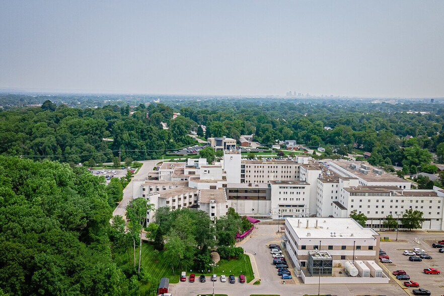 More Photos Of 1700 Old Bluegrass Ave, Louisville Medical For Lease