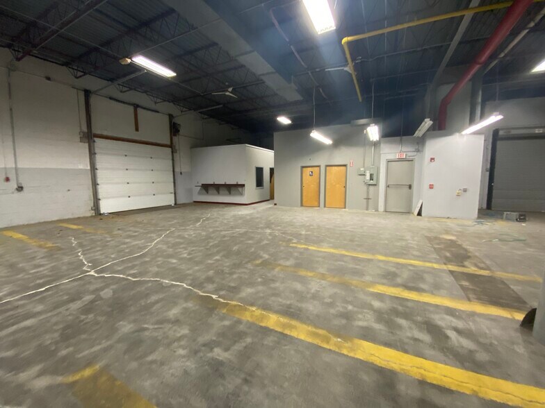 More Photos Of 130 Hamilton St, New Haven Warehouse For Lease