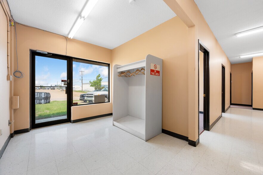 More Photos Of 5201 63 St, Lloydminster Office For Lease