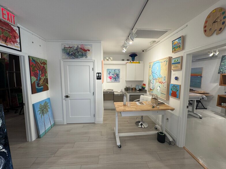 More Photos Of 3954 Bayshore Dr, Naples General Retail For Sale