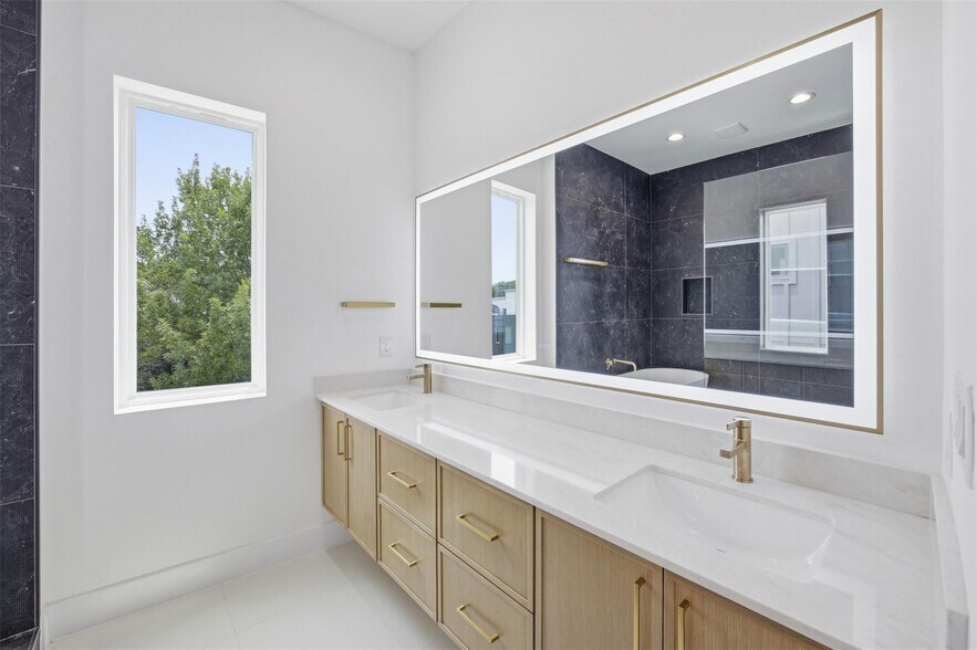 More Photos Of 4605 Belmont Ave, Dallas Apartments For Sale