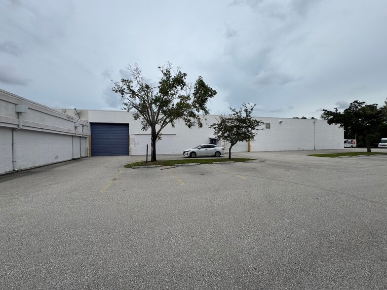 More Photos Of 12501 Metro Pky, Fort Myers Warehouse For Sale