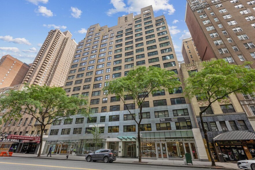 More Photos Of 330 W 58th St, New York Apartments For Lease